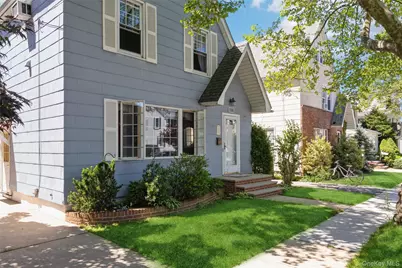 110 Yale Street, Williston Park, NY 11596 - Photo 2