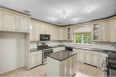 11 Laura Place #2, Spring Valley, NY 10977 - Photo 10
