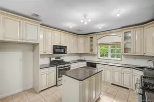 11 Laura Pl, Spring Valley, NY 10977 - Photo 10