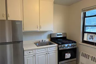 21 Lawrence Dr, White Plains, NY 10603 - Photo 2