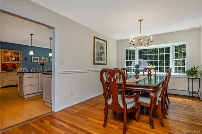28 Cygnet Drive, Smithtown, NY 11787 - Photo 10