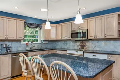 28 Cygnet Drive, Smithtown, NY 11787 - Photo 12