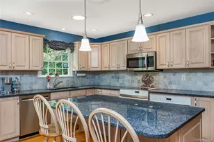28 Cygnet Dr, Smithtown, NY 11787 - Photo 12