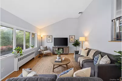 21 Via Continental, Huntington Station, NY 11746 - Photo 4