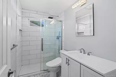 21 Via Continental, Huntington Station, NY 11746 - Photo 12