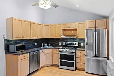 21 Via Continental, Huntington Station, NY 11746 - Photo 8