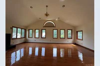 227 Beverly Road, Huntington Station, NY 11746 - Photo 16