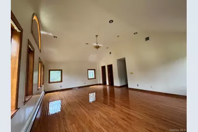 227 Beverly Road, Huntington Station, NY 11746 - Photo 34