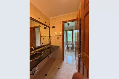 227 Beverly Road, Huntington Station, NY 11746 - Photo 8
