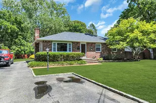8 Eatondale Ave, Blue Point, NY 11715 - Photo 2