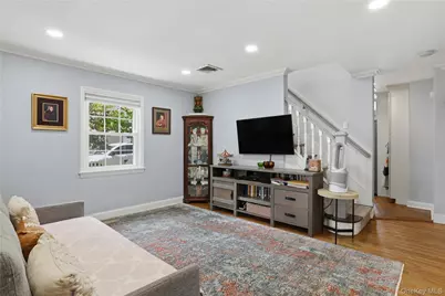 1533 Lowell Avenue, New Hyde Park, NY 11040 - Photo 12