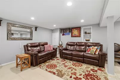 1533 Lowell Avenue, New Hyde Park, NY 11040 - Photo 38