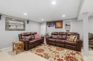 1533 Lowell Ave, New Hyde Park, NY 11040 - Photo 38