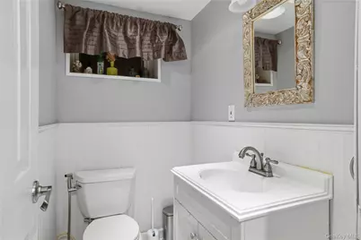1533 Lowell Avenue, New Hyde Park, NY 11040 - Photo 42