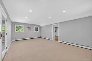 21 Gay Lore Dr, Huntington, NY 11743 - Photo 12