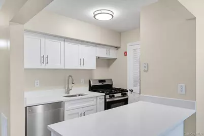 1175 Washington Green, New Windsor, NY 12553 - Photo 8