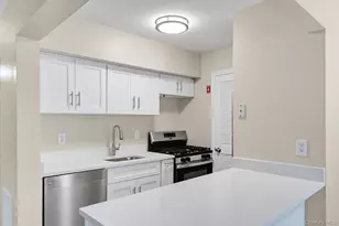 1175 Washington Green, New Windsor, NY 12553 - Photo 8