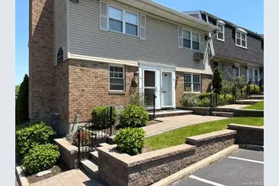 11 Harbour Lane #1B, Oyster Bay, NY 11771 - Photo 2