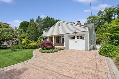 318 Lakeshore Boulevard, Massapequa Park, NY 11762 - Photo 2