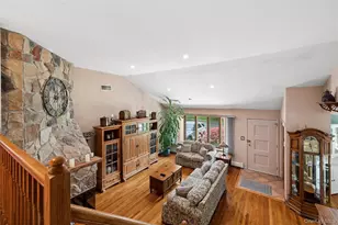 318 Lakeshore Blvd, Massapequa Park, NY 11762 - Photo 10