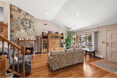 318 Lakeshore Boulevard, Massapequa Park, NY 11762 - Photo 4