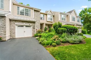 731 Huntington Dr, Fishkill, NY 12524 - Photo 2