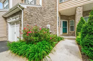 731 Huntington Dr, Fishkill, NY 12524 - Photo 4