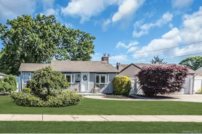 173 N Kings Avenue, Massapequa, NY 11758 - Photo 2