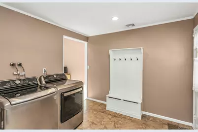 173 N Kings Avenue, Massapequa, NY 11758 - Photo 24
