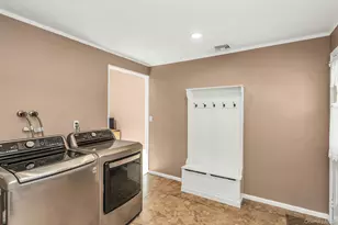 173 N Kings Ave, Massapequa, NY 11758 - Photo 24