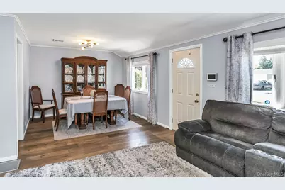 173 N Kings Avenue, Massapequa, NY 11758 - Photo 4