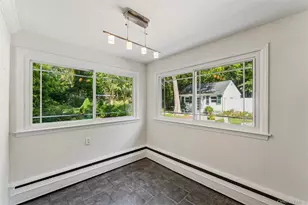 29 Squiretown Rd, Hampton Bays, NY 11946 - Photo 14