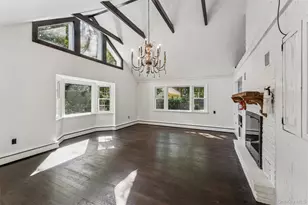 29 Squiretown Rd, Hampton Bays, NY 11946 - Photo 8