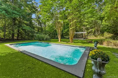 29 Squiretown Road #D, Hampton Bays, NY 11946 - Photo 4