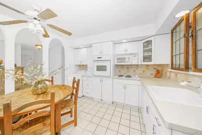 10 Rye Place, Commack, NY 11725 - Photo 4