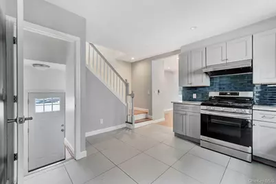 40 S 16 Street, New Hyde Park, NY 11040 - Photo 12
