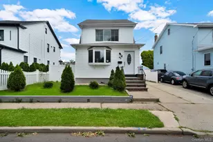 40 S 16th St, New Hyde Park, NY 11040 - Photo 2