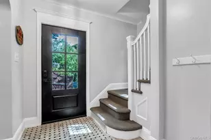 87 Bellows Ln, Manhasset, NY 11030 - Photo 2