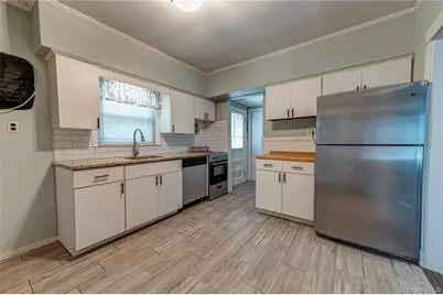 129 Bay Avenue, Patchogue, NY 11772 - Photo 12