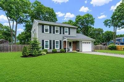 4 Green Terrace, Ridge, NY 11961 - Photo 2