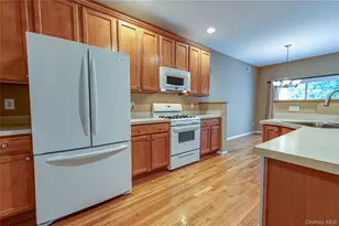 31 Cranberry Cir, Medford, NY 11763 - Photo 12