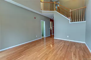 31 Cranberry Cir, Medford, NY 11763 - Photo 4
