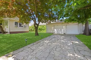1 Moore Ave, Hempstead, NY 11550 - Photo 22