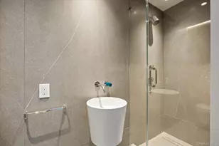 1 Foxwood Rd, Great Neck, NY 11024 - Photo 34