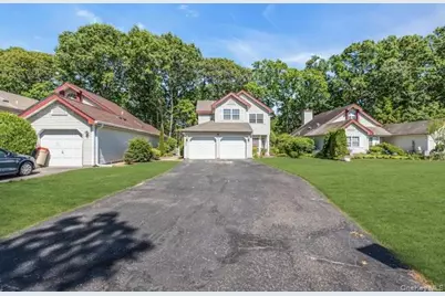 112 Dorado Court S, Middle Island, NY 11953 - Photo 2