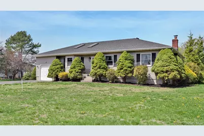 22 Donna Drive, Calverton, NY 11933 - Photo 2