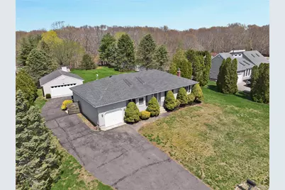22 Donna Drive, Calverton, NY 11933 - Photo 4