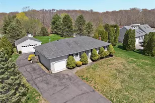 22 Donna Dr, Calverton, NY 11933 - Photo 4