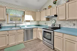 22 Donna Dr, Calverton, NY 11933 - Photo 12