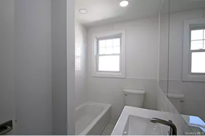 344 Roslyn Ave, Carle Place, NY 11514 - Photo 10